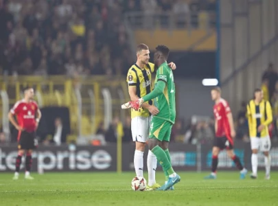fenerbahce hold man utd 1 1 in europa league