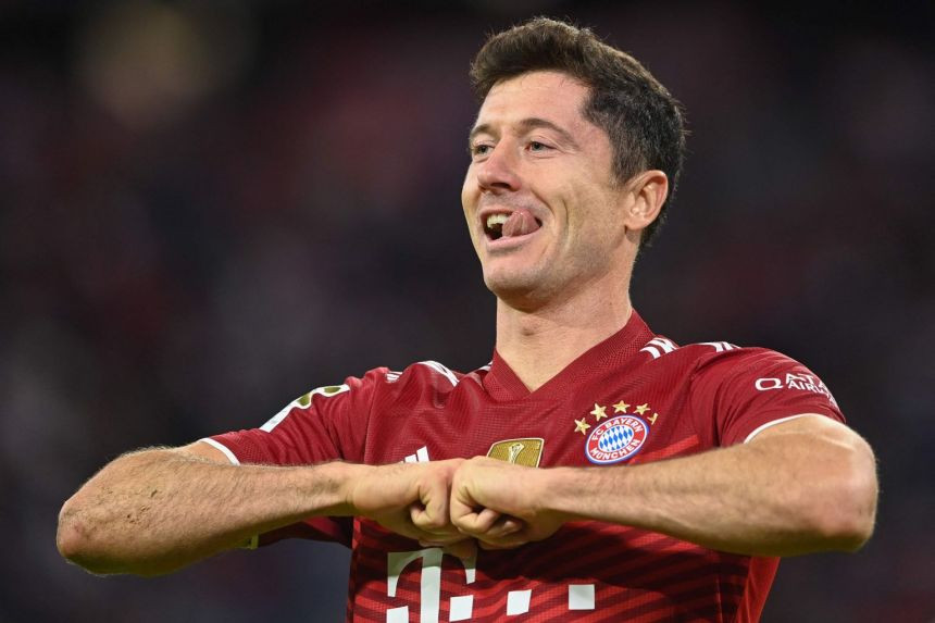 Lewandowski hits hat-trick to pass 300 goals for Bayern Munich - Vimarsana News