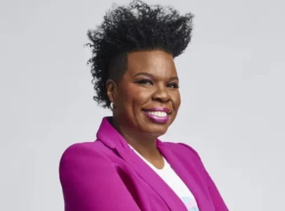 leslie jones requires guests to sign contract banning them from peeing in her pool leslie jones requires guests to sign contract banning them from peeing in her pool