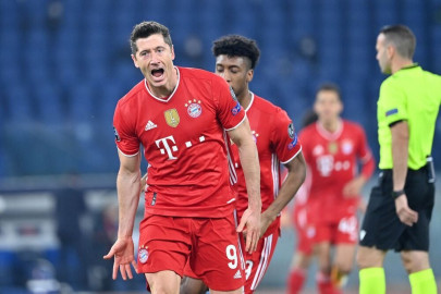 lewandowski hits goal landmark as bayern munich hammer lazio in rome
