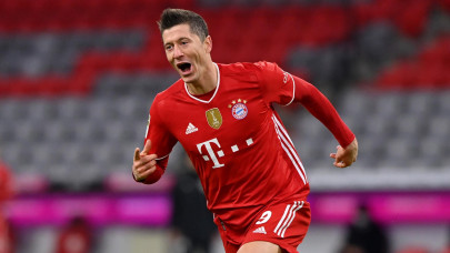 lewandowski equals goal milestone as bayern power past bremen lewandowski equals goal milestone as bayern power past bremen