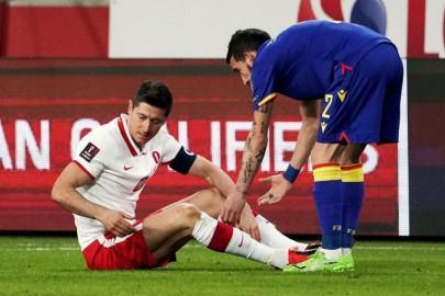 bayern s lewandowski out for four weeks to miss psg tie bayern s lewandowski out for four weeks to miss psg tie