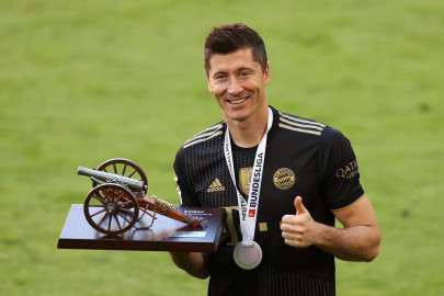 robert lewandowski left buzzing after historic goal number 41 robert lewandowski left buzzing after historic goal number 41