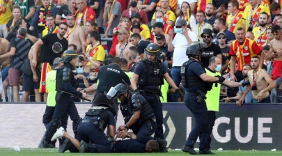 lens beat lille in derby blighted by pitch invasion lens beat lille in derby blighted by pitch invasion