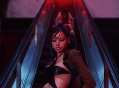 blackpink s lisa surprises fans with unexpected post show habit blackpink s lisa surprises fans with unexpected post show habit