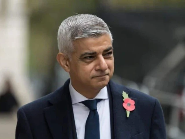 london mayor sadiq khan son of pakistani immigrants receives knighthood london mayor sadiq khan son of pakistani immigrants receives knighthood