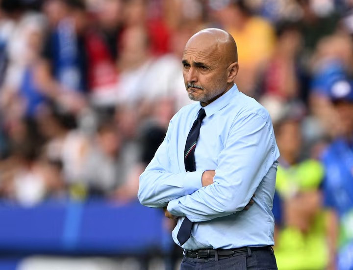 italy coach luciano spalletti looks dejected photo reuters