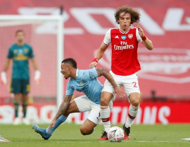 we deserve to win a trophy luiz redemption as arsenal shock man city
