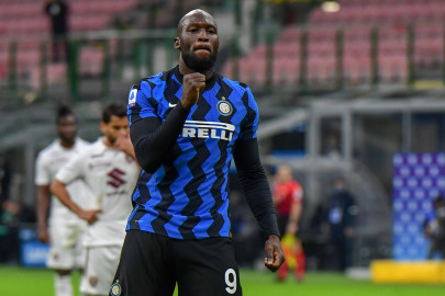 lukaku celebrates with inter fans after best year of career lukaku celebrates with inter fans after best year of career