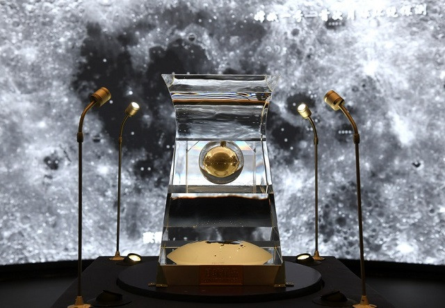 the lunar samples no 001 brought back by china s chang e 5 probe is displayed at the national museum of china in beijing capital of china feb 27 2021 photo xinhua