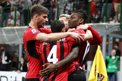 milan beat genoa to hold serie a summit