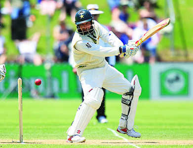 yousuf called to rescue after heavy loss