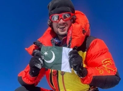 shehroze kashif becomes youngest climber to summit 10 peaks of over 8 000m