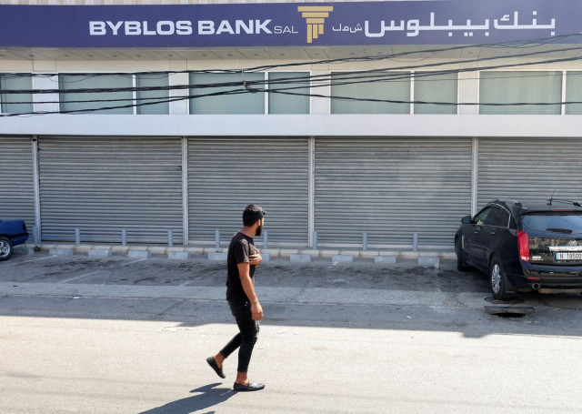 bank holdups snowball in lebanon as depositors demand their money bank holdups snowball in lebanon as depositors demand their money