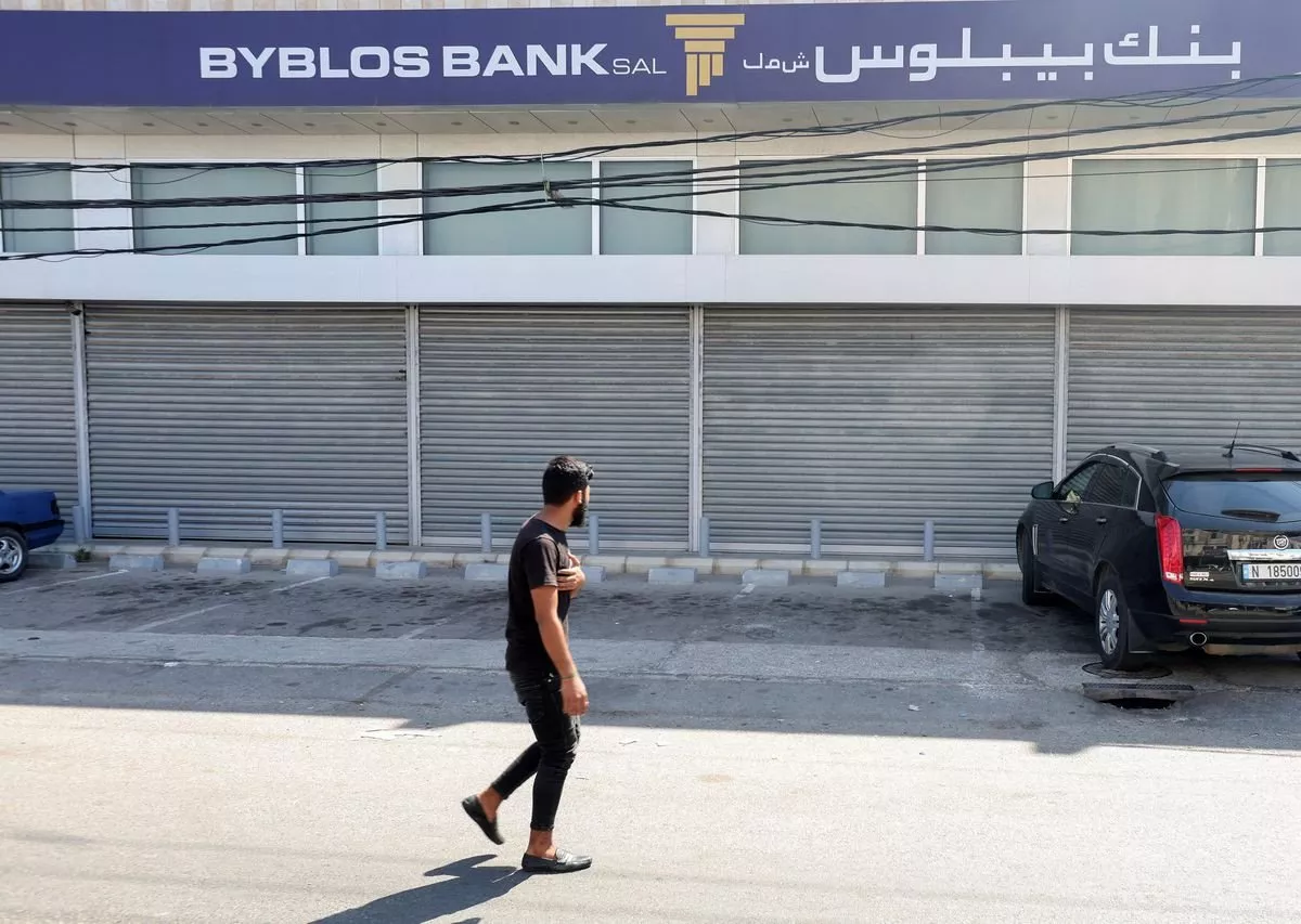bank holdups snowball in lebanon as depositors demand their money bank holdups snowball in lebanon as depositors demand their money