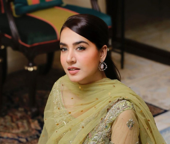mansha pasha wants artists cricketers to respect each other