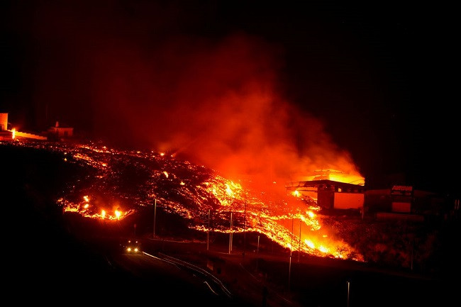 lava burns buildings following the eruption of the cumbre vieja volcano in tacande spain october 9 2021 photo reuters