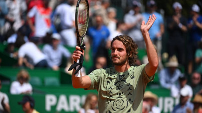 tsitsipas keeps monte carlo defence alive tsitsipas keeps monte carlo defence alive