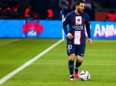 psg in talks with messi over new contract
