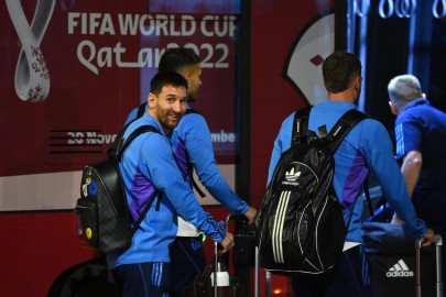 argentina fans greet messi s arrival argentina fans greet messi s arrival