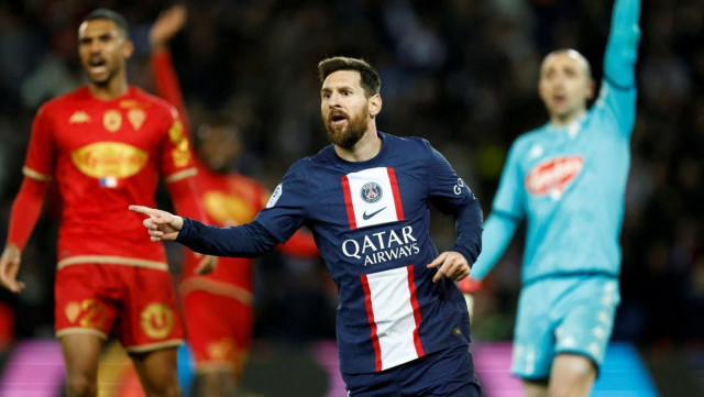 messi guides psg to victory on return