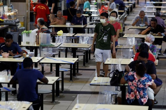 people eat at a hawker centre during the coronavirus disease covid 19 outbreak in singapore september 21 2021 photo reuters people eat at a hawker centre during the coronavirus disease covid 19 outbreak in singapore september 21 2021 photo reuters