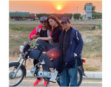mahira khan learns how to ride a bike for quaid e azam zindabad mahira khan learns how to ride a bike for quaid e azam zindabad