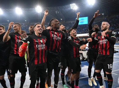 giroud seals milan s passage past napoli into semis