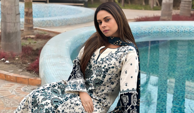 amar khan says her father warned her not to bring shame to the family by becoming an actor