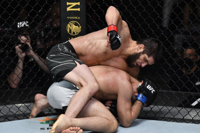 islam makhachev submits thiago moises in round 4 at ufc