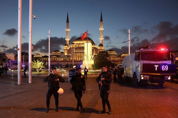 Members of the security forces stand on Taksim Square after an explosion on busy pedestrian Istiklal street in Istanbul, Turkey, November 13, 2022. PHOTO: REUTERS