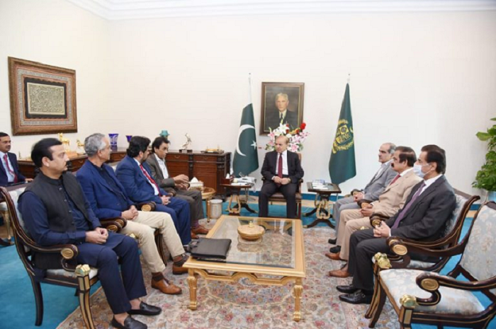 a delegation of muttahida qaumi movement mqm led by dr khalid maqbool siddiqui the party convener called on prime minister muhammad shehbaz sharif photo app