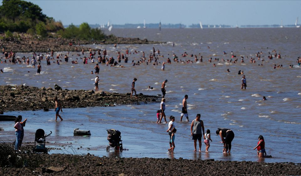 people enjoy the day in the rio de la plata river during a heat wave amid a spike of the coronavirus disease covid 19 cases in buenos aires argentina january 9 2022 reuters