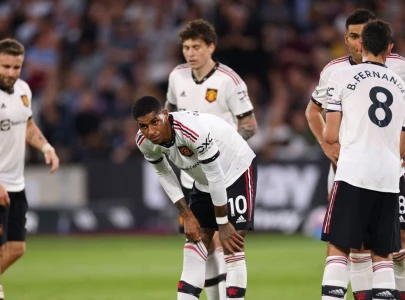 man utd face nervy end to season