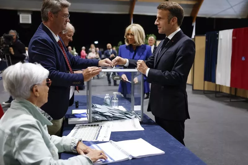 french president emmanuel macron r casts his ballot in le touquet paris plage france 07 july 2024 photo reuters french president emmanuel macron r casts his ballot in le touquet paris plage france 07 july 2024 photo reuters