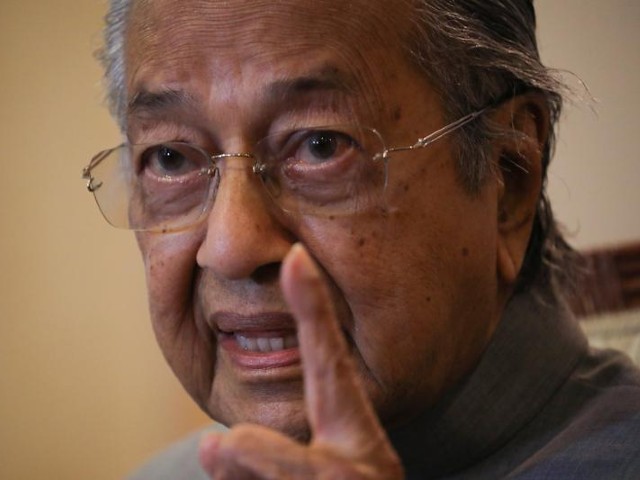 Photo of Malaysia's nearly century-old Mahathir seeks re-election