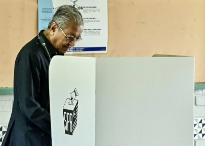 malaysia s mahathir loses seat in first election defeat in 53 years malaysia s mahathir loses seat in first election defeat in 53 years