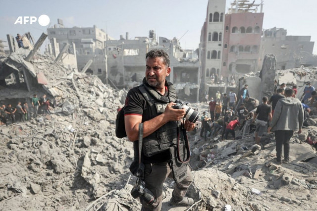 gaza journalists win awards for showing israeli brutalities gaza journalists win awards for showing israeli brutalities