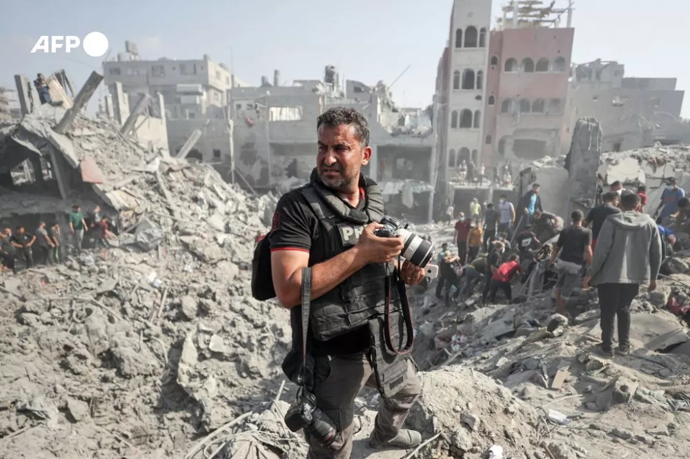 gaza journalists win awards for showing israeli brutalities gaza journalists win awards for showing israeli brutalities