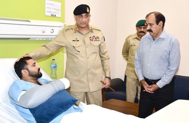 Chief of the Army Staff (COAS) Gen Qamar Javed Bajwa inquires about the health of Major Harris at Combined Military Hospital (CMH), Lahore. PHOTO: ISPR