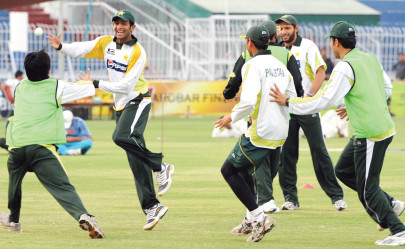 malik younus snubbed for odis twenty20s