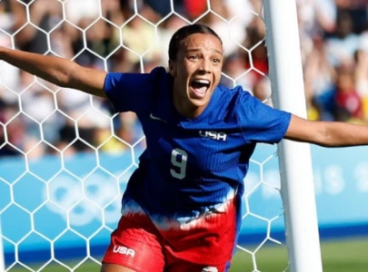 dansby swanson s emotional tribute to wife mallory after uswnt s gold medal win