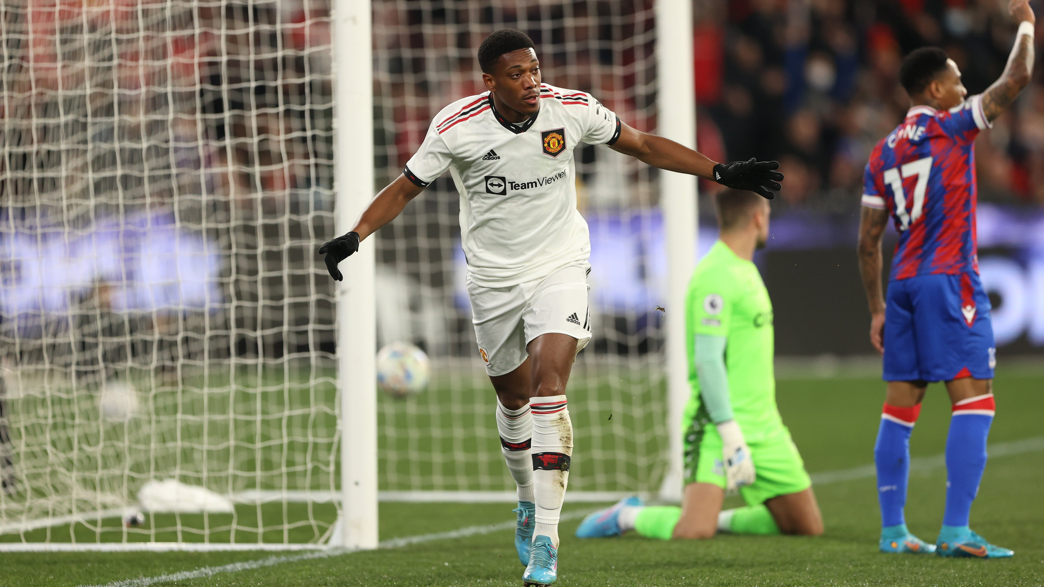 Photo of Martial shines again as United beat Palace