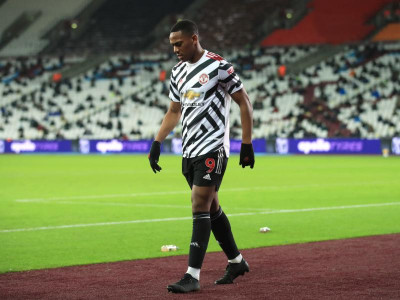 man united suffer double injury blow against west ham man united suffer double injury blow against west ham