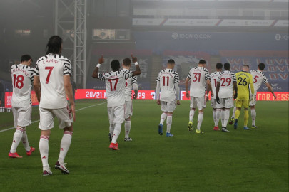 man utd lose ground on leaders man city with fog bound palace draw burnley hold leicester man utd lose ground on leaders man city with fog bound palace draw burnley hold leicester