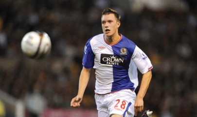 football man utd set to complete jones deal football man utd set to complete jones deal