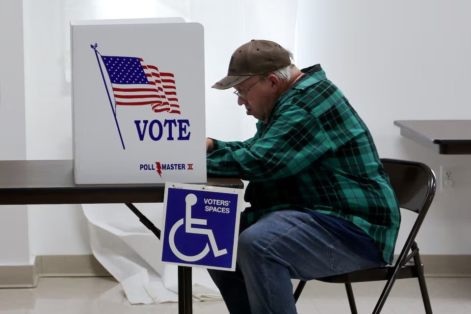 a man votes during the 2024 us presidential election on election day in johnstown pennsylvania on november 5 2024 photo reuters