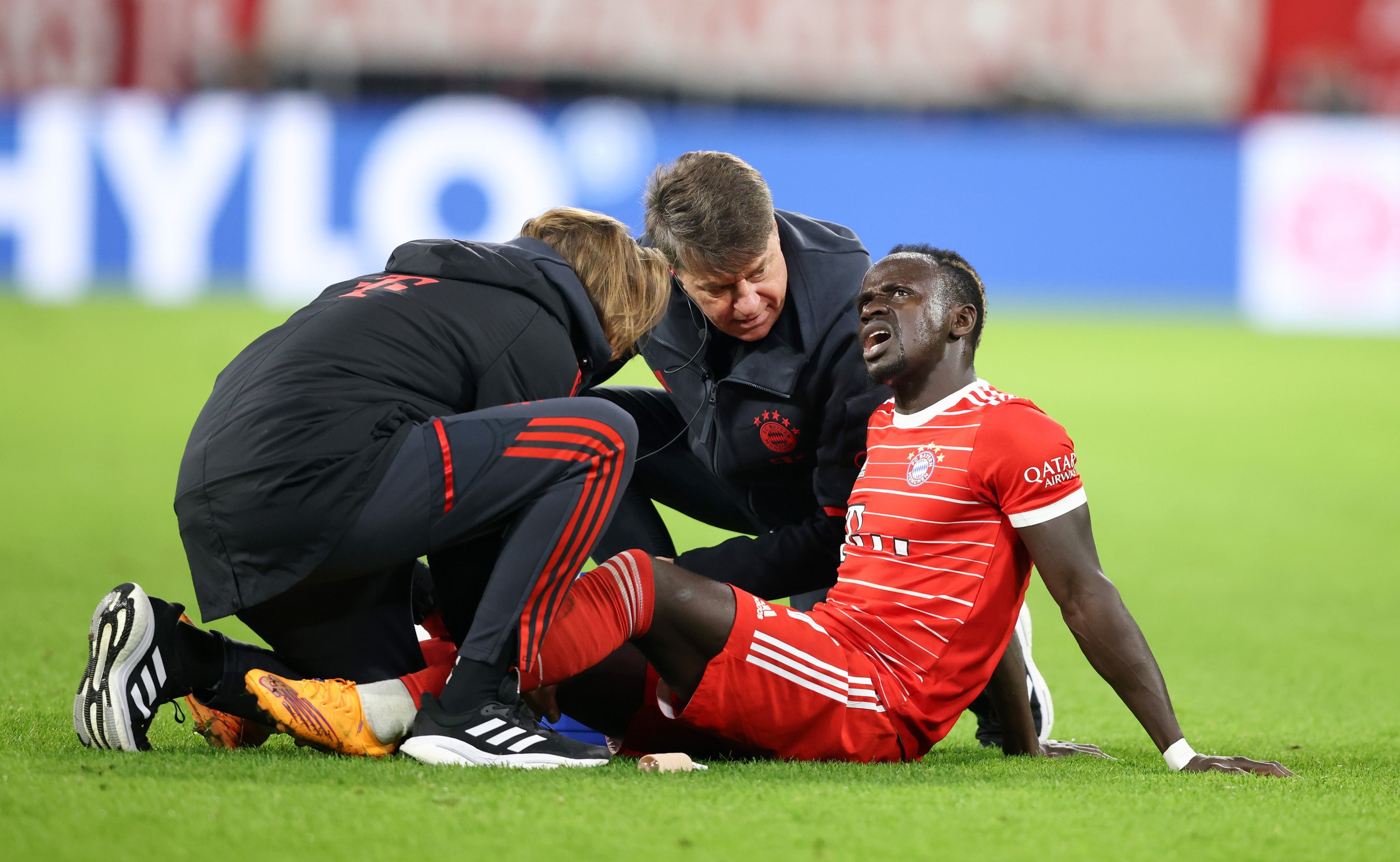Photo of Mane leg injury 'not too bad' ahead of World Cup