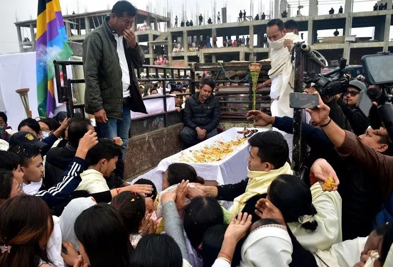 india s manipur state buries victims of ethnic clashes india s manipur state buries victims of ethnic clashes