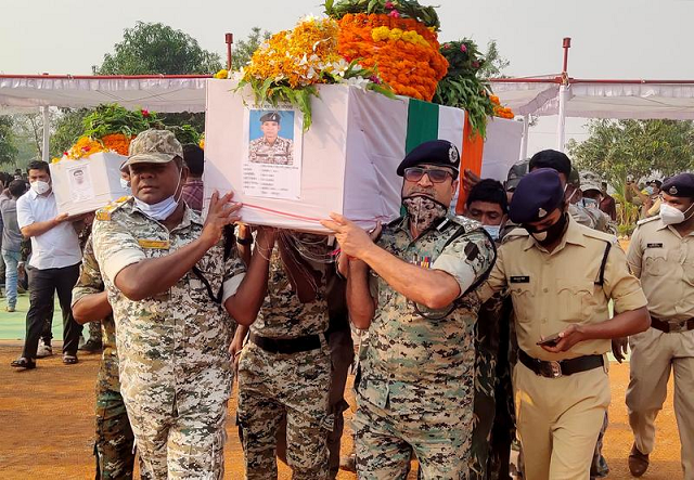 security forces officers carry the body of a colleague who was killed in an attack by maoist fighters during a wreath laying ceremony in bijapur in the central state of chhattisgarh india april 5 2021 photo reuters security forces officers carry the body of a colleague who was killed in an attack by maoist fighters during a wreath laying ceremony in bijapur in the central state of chhattisgarh india april 5 2021 photo reuters